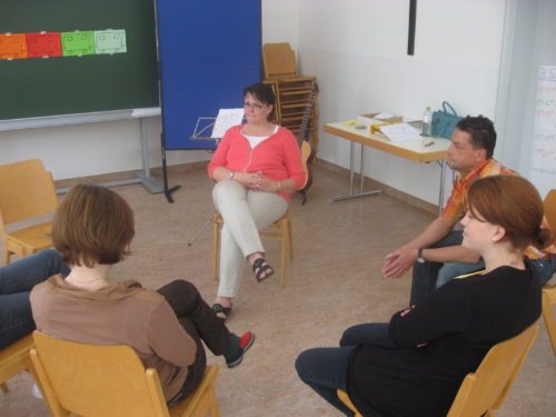Teilnehmerinnen und Teilnehmer des Kurses mit Referentin Birgit Ebner (© Foto: Katholische Jungschar)