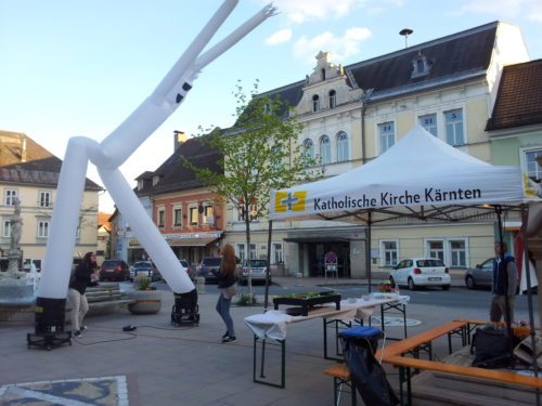 Auftakt am Hauptplatz (© Foto: Peter Artl, Katholische Jugend Kärnten)