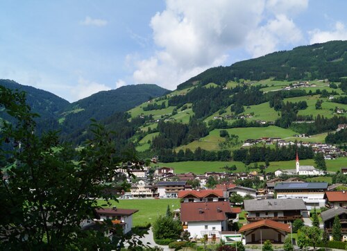 Blick aufs das Zilltertal<br />
Foto: P. Emmanuel-Maria Fitz OFM Blick aufs das Zilltertal<br />
Foto: P. Emmanuel-Maria Fitz OFM