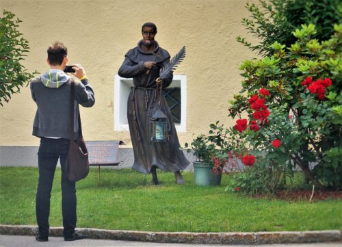 Statue des Seligen Engelbert Kolland im Zillertal<br />
Foto: P. Emmanuel-Maria Fitz ofm