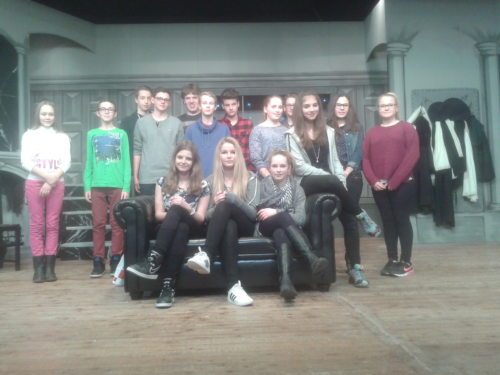 Firmgruppe auf der Theaterbühne der ATG-Weißenstein (© Foto: Sabine Zehentner)