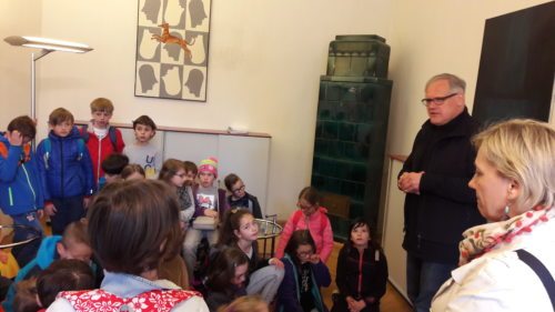 Besuch im Büro unseres Stadtpfarrers im Ordinariat.  (© Foto: Mag. Ulrich Kogler)