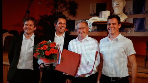 Bildunterschrift (Bildrechte sind zwingend anzugeben!) Bildunterschrift (Bildrechte sind zwingend anzugeben!)