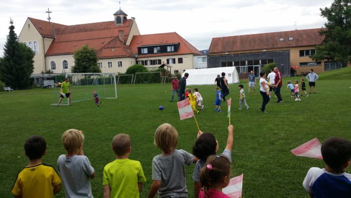 Fußballfieber im Kindergarten: Das richtige Tor für kleine Kicker!