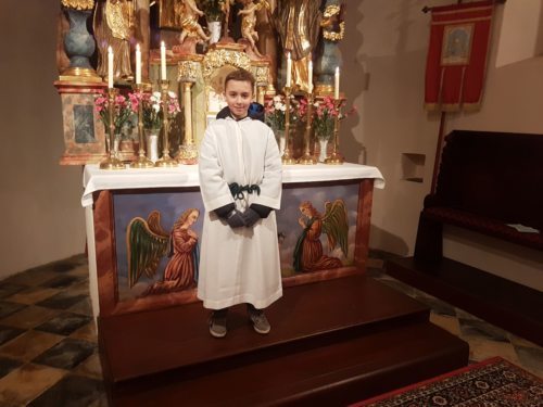 Thomas als Ministrant in der Filialkirche Bach (Bildrechte sind zwingend anzugeben!)