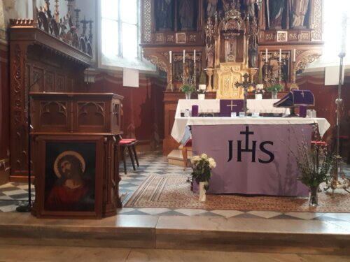 Dornengekrönter Jesus<br />
(Pfarrkirche Althofen) Dornengekrönter Jesus<br />
(Pfarrkirche Althofen)
