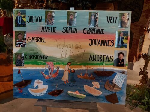 Auf dieser Tafel haben die Erstkommunionkinder die Bibelstelle „Der Gang Jesu auf dem Wasser“ dargestellt. (Bild: P.St.).