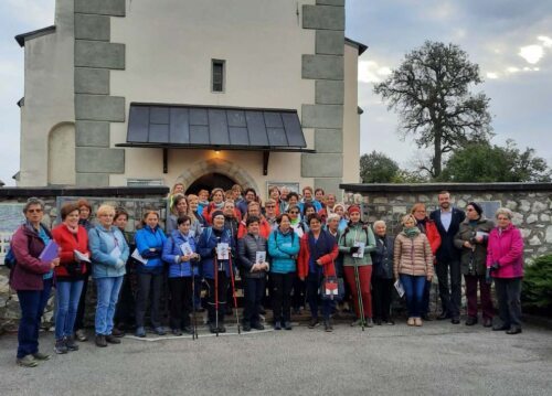 Die Pilgergruppe vor der Kirche in Maria Rojach (Foto: A. K.)