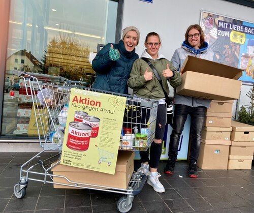 Sie unterstützten die Aktio Kilo in Villach. v.l.n.r.: Magdalena Riegler, Jessica Witzelig und Nicole Gruber. Foto: Caritas