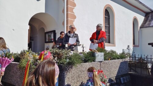 Mag. Renate Kaiser zelebrierte den Wortgottesdienst<br />
(Foto: Gudrun Furlan) Mag. Renate Kaiser zelebrierte den Wortgottesdienst<br />
(Foto: Gudrun Furlan)