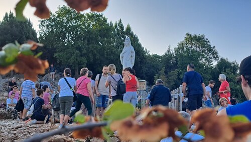 Auf dem Erscheinungsberg in Medjugorje<br />
Foto: P. Emmanuel-Maria Fitz OFM Auf dem Erscheinungsberg in Medjugorje<br />
Foto: P. Emmanuel-Maria Fitz OFM