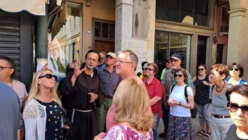 Br. Moritz Windegger OFM gibt in einer Stadtführung einen Einblick in die Geschichte und der heutigen Situation von Padua.<br />
Foto: P. Emmanuel-Maria Fitz OFM Br. Moritz Windegger OFM gibt in einer Stadtführung einen Einblick in die Geschichte und der heutigen Situation von Padua.<br />
Foto: P. Emmanuel-Maria Fitz OFM
