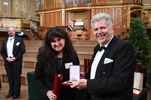 Hemma Lettner wurde zur Komtur-Dame erhoben. Foto: Oessh.at