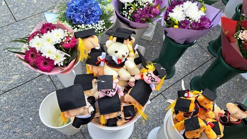 Diese Bären sind ungefährlich - im Gegensatz zu jenen, die wir in den kommenden Tagen noch auf der Straße begegenen werden.<br />
Foto: P. Emmanuel-Maria Fitz OFM Diese Bären sind ungefährlich - im Gegensatz zu jenen, die wir in den kommenden Tagen noch auf der Straße begegenen werden.<br />
Foto: P. Emmanuel-Maria Fitz OFM