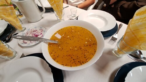 Die typische Bohnensuppe mit Zwiebel und viel Chilli darf nicht fehlen.<br />
Foto: P. Emmanuel-Maria Fitz OFM Die typische Bohnensuppe mit Zwiebel und viel Chilli darf nicht fehlen.<br />
Foto: P. Emmanuel-Maria Fitz OFM