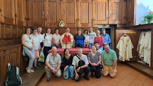 Gruppenfoto nach der Hl. Messe<br />
Foto: privat Gruppenfoto nach der Hl. Messe<br />
Foto: privat