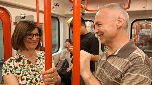 Die Gruppe ist zu Fuß, per Straßenbahn oder U-Bahn unterwegs. Hier kommen viele Gespräche zusammen und schweißt die Gruppe zusammen.<br />
Foto: P. Emmanuel-Maria Fitz OFM Die Gruppe ist zu Fuß, per Straßenbahn oder U-Bahn unterwegs. Hier kommen viele Gespräche zusammen und schweißt die Gruppe zusammen.<br />
Foto: P. Emmanuel-Maria Fitz OFM