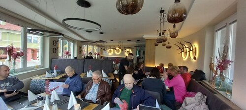 Bildunterschrift (Bildrechte sind zwingend anzugeben!) Bildunterschrift (Bildrechte sind zwingend anzugeben!)