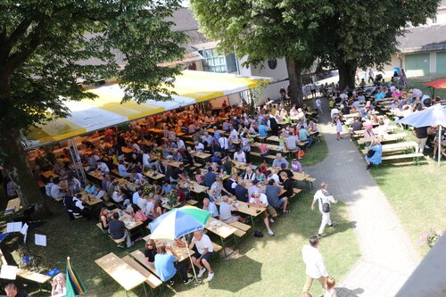Großes Pfarrfest im Pfarrzentrum von St. Theresia (Foto: PAss. Peter Artl) Großes Pfarrfest im Pfarrzentrum von St. Theresia (Foto: PAss. Peter Artl)