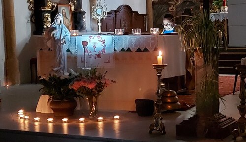 Medjugorje-Andacht am 02. Aug. 2025. Beim Volksaltar Marienstatue „Gospa“ von Medjugorje, am Altar: Monstranz mit dem Allerheiligsten. (Bild: P.“St.). Medjugorje-Andacht am 02. Aug. 2025. Beim Volksaltar Marienstatue „Gospa“ von Medjugorje, am Altar: Monstranz mit dem Allerheiligsten. (Bild: P.“St.).