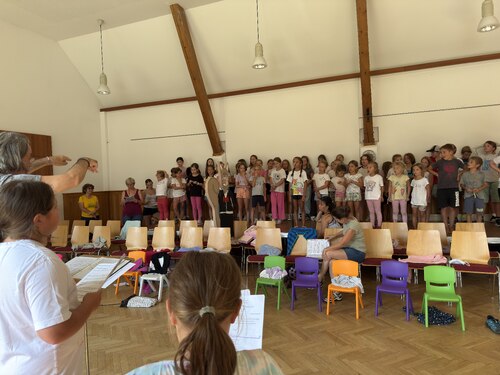 Zur Wochenmitte, kann sich das Einstudierte schon hören lassen (Foto: © PAss. Peter Artl) Zur Wochenmitte, kann sich das Einstudierte schon hören lassen (Foto: © PAss. Peter Artl)
