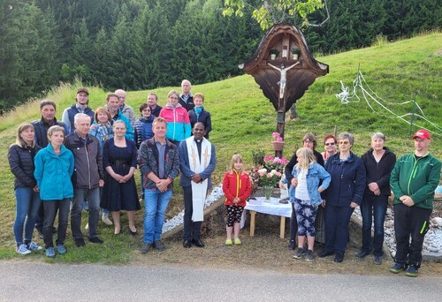 Maiandacht bei der Fam. Findenig vlg. Zlamnig