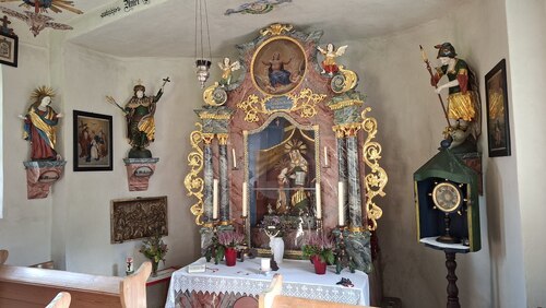 Kapelle in Ranach mit der Statue vom hl. Briccius. Foto Schmidl 