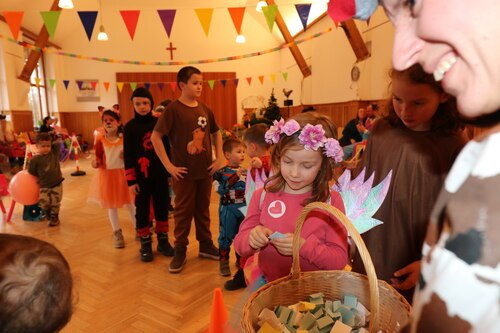 Anstellen für die Tombola (Foto: © PAss. Peter Artl)