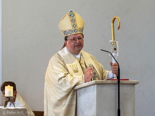 Abt em. Thomas Renner OSB aus dem Benediktinerstift Altenburg zelebrierte den Festgottesdienst (Foto: © PAss. Peter Artl)