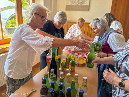 Unser Helferinnenkreis kredenzte Köstlichkeiten und Erfrischungsgetränke (Foto: PAss. Peter Artl)