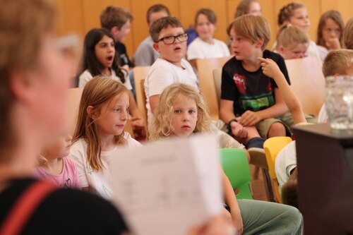 die biblische Erzählung mit Musik und Theater macht die Geschichte für die jungen Darsteller:innen erlebbar. (Foto: © PAss. Peter Artl)