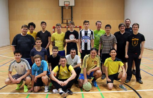 Fußballmatch der “kleinen“ und “großen“ Seminaristen als Abschluss eines gemütlichen Abends. (© Foto: Bischöfliches Seminar Graz)