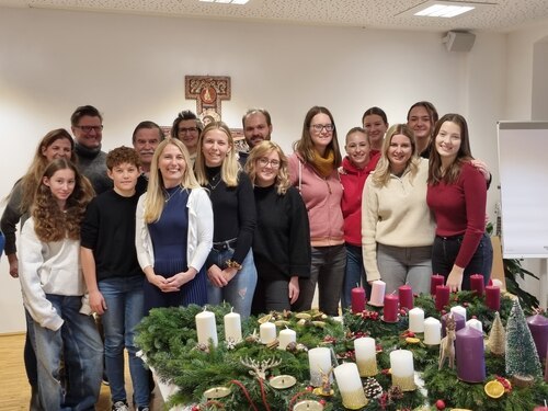 <strong>Adventkanzbinden </strong>- Foto: © Monika Dreger <strong>Adventkanzbinden </strong>- Foto: © Monika Dreger