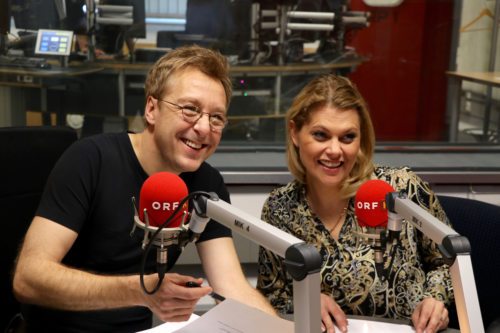 Max Müller und Magda Kropiunig lesen im ORF aus dem Buch “Der Duft neuen Lebens“ (Foto: Janesch)) Max Müller und Magda Kropiunig lesen im ORF aus dem Buch “Der Duft neuen Lebens“ (Foto: Janesch))