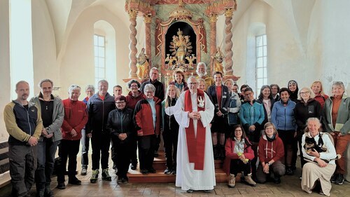 Heilige Messe nach der Sonnenaufgangswanderung am Dobratsch: <a data-cke-saved-href=“https://www.kath-kirche-kaernten.at/pfarren/detail/C3258/sonnenaufgangswanderung4“ href=“https://www.kath-kirche-kaernten.at/pfarren/detail/C3258/sonnenaufgangswanderung4“ target=“_blank“>https://www.kath-kirche-kaernten.at/pfarren/detail/C3258/sonnenaufgangswanderung4</a>. - Foto: © Monika Rößler Heilige Messe nach der Sonnenaufgangswanderung am Dobratsch: <a data-cke-saved-href=“https://www.kath-kirche-kaernten.at/pfarren/detail/C3258/sonnenaufgangswanderung4“ href=“https://www.kath-kirche-kaernten.at/pfarren/detail/C3258/sonnenaufgangswanderung4“ target=“_blank“>https://www.kath-kirche-kaernten.at/pfarren/detail/C3258/sonnenaufgangswanderung4</a>. - Foto: © Monika Rößler