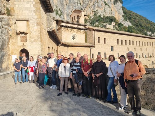 Eine der Stationen der Fahrt „Benedict meets Francesco“ war der beeindruckende Ort Subiaco: <a data-cke-saved-href=“https://www.kath-kirche-kaernten.at/pfarren/detail/C3258/benedicts-meets-francesco“ href=“https://www.kath-kirche-kaernten.at/pfarren/detail/C3258/benedicts-meets-francesco“ target=“_blank“>https://www.kath-kirche-kaernten.at/pfarren/detail/C3258/benedicts-meets-francesco</a>. - Foto: © privat Eine der Stationen der Fahrt „Benedict meets Francesco“ war der beeindruckende Ort Subiaco: <a data-cke-saved-href=“https://www.kath-kirche-kaernten.at/pfarren/detail/C3258/benedicts-meets-francesco“ href=“https://www.kath-kirche-kaernten.at/pfarren/detail/C3258/benedicts-meets-francesco“ target=“_blank“>https://www.kath-kirche-kaernten.at/pfarren/detail/C3258/benedicts-meets-francesco</a>. - Foto: © privat