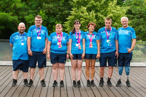 Gemeinsam mit André Kowald und Jürgen Horvath (Burgenland) bildetete das DSG Team Grafenstein (Simone, Birgit, Sonja, Christoph und Peter) das erfolgreiche österreichische Bowlingteam in Berlin (v.l.n.r. © Foto: Special Olympics Österreich)