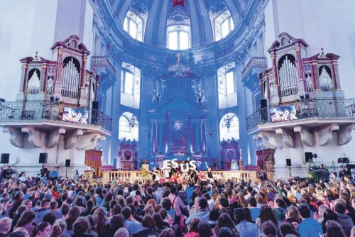 Tausende Jugendliche im Dom zu Salzburg (© Foto: privat) Tausende Jugendliche im Dom zu Salzburg (© Foto: privat)