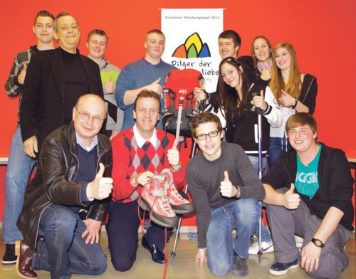 Jetzt kann es losgehen. Das Projektteam der HTL-Villach mit den Religionslehrern Jakob Mikl und Thomas Sablatnig (li. vorn). (© Foto: Foto: HTL-Villach) Jetzt kann es losgehen. Das Projektteam der HTL-Villach mit den Religionslehrern Jakob Mikl und Thomas Sablatnig (li. vorn). (© Foto: Foto: HTL-Villach)