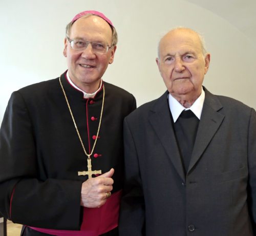 Bischof Schwarz mit Ap. Protonotar Schwendenwein, der sein Diamantenes Priesterjubiläum feierte (© Foto: Pressestelle/Eggenberger)
