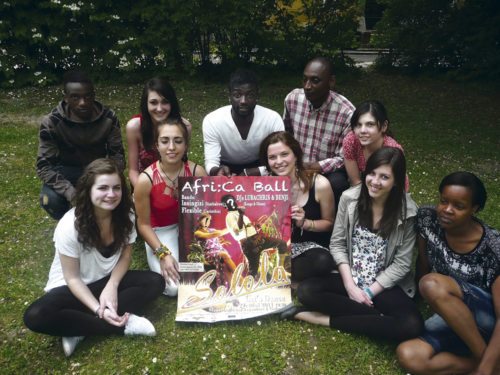 Auf zahlreichen Besuch freut sich das Vorbereitungsteam des Afrika-Balls Solola. (© Foto: Privat) Auf zahlreichen Besuch freut sich das Vorbereitungsteam des Afrika-Balls Solola. (© Foto: Privat)