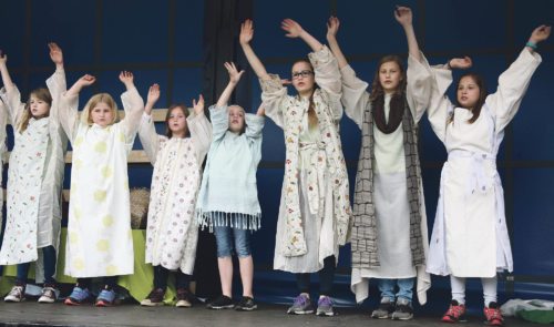 Die Spielfreude ist ihnen anzusehen: Bis zur Premiere wird noch eifrig geprobt. (© Foto: I. Jakl) Die Spielfreude ist ihnen anzusehen: Bis zur Premiere wird noch eifrig geprobt. (© Foto: I. Jakl)