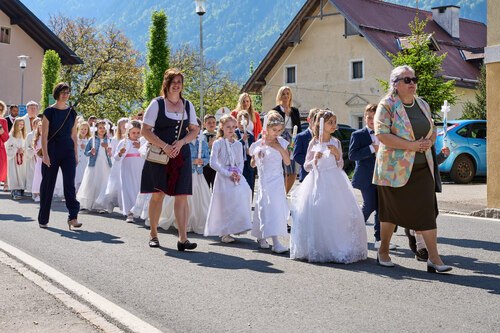 Auf dem Weg zur Kirche (Caro Lilg) Auf dem Weg zur Kirche (Caro Lilg)