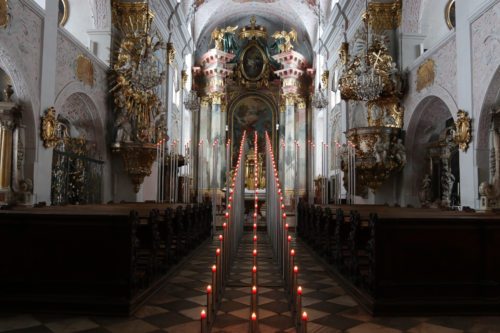 Das Kreuz im Weg. (© Foto: zeitpunkt)