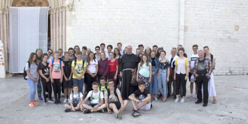 Die Reisegruppe vor der Basilika (Foto: M. Komar) Die Reisegruppe vor der Basilika (Foto: M. Komar)
