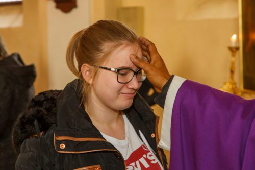 Aschenkreuz<br />
Foto: Anton Wieser Aschenkreuz<br />
Foto: Anton Wieser