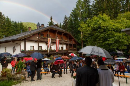 Regenbogen über der Maiandacht Mostschenke Müller<br />
Foto: Anton Wieser Regenbogen über der Maiandacht Mostschenke Müller<br />
Foto: Anton Wieser