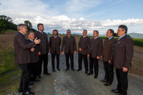 Sängerrunde Obermühlbach<br />
Foto: Anton Wieser Sängerrunde Obermühlbach<br />
Foto: Anton Wieser