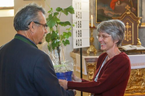 Danksagung von PGR-Obmann Willi Groicher an Eveline Hlavka<br />
Foto: Anton Wieser Danksagung von PGR-Obmann Willi Groicher an Eveline Hlavka<br />
Foto: Anton Wieser