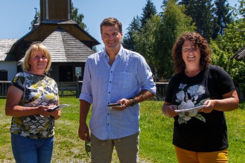 Mesnerin Hannelore Buggelsheim, ORF-Redakteur Hannes Orasche und Sieglinde Salbrechter<br />
Foto: Anton Wieser Mesnerin Hannelore Buggelsheim, ORF-Redakteur Hannes Orasche und Sieglinde Salbrechter<br />
Foto: Anton Wieser